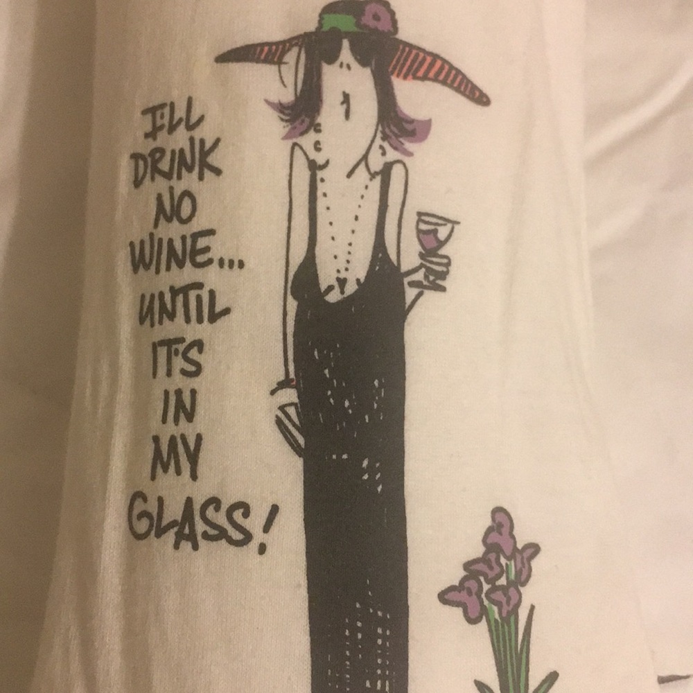 Tshirt night shirt.  Never worn. One size fits all